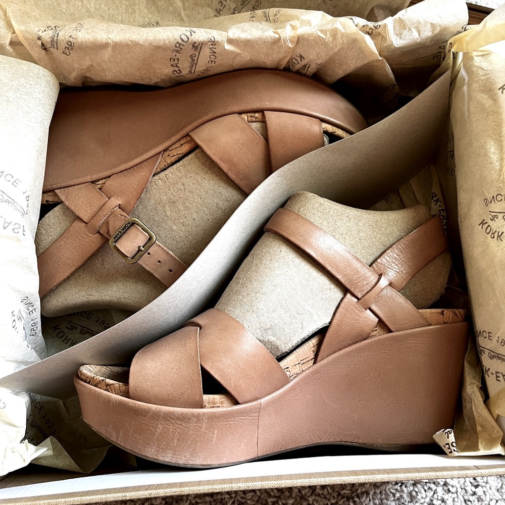 Like new! Korkease Ava Wedges! Sz8